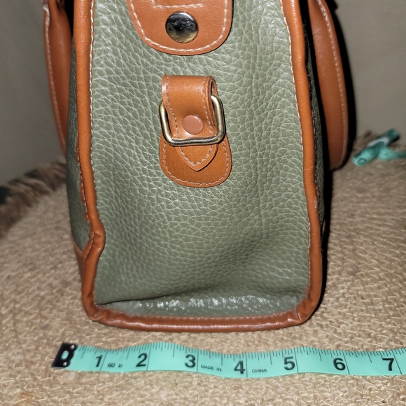 Guess purse - Picture 6 of 14